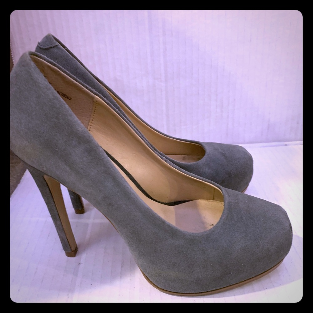 Kelsi Dagger gray suede platform size 6.5 M
